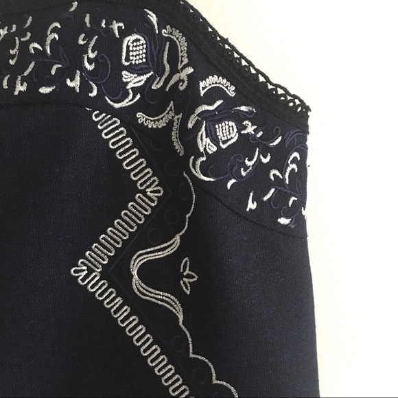 Gianni Bini Embroidered Boxy Tank - Picture 4 of 15